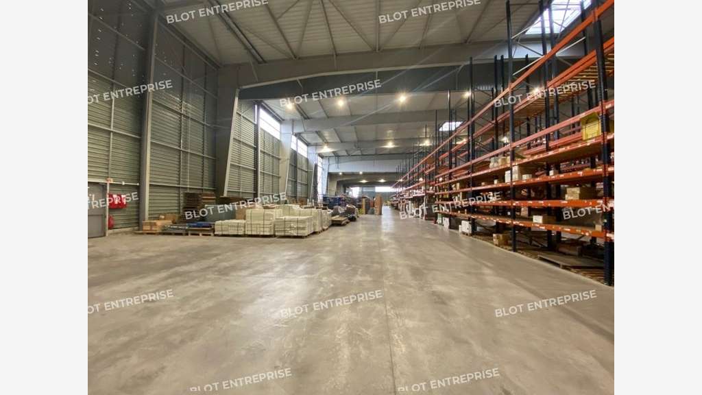 A vendre à louer local d'activités 5600m² Quimper