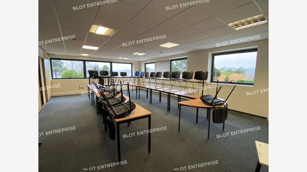 A vendre à louer local d'activités 5600m² Quimper