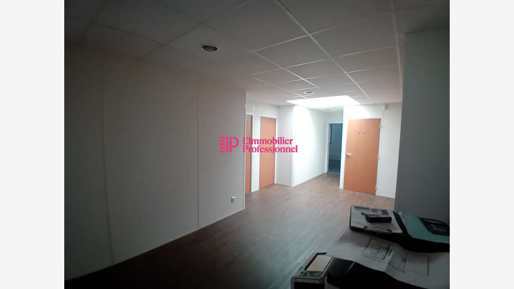 Vente local d'activité bureaux de 620m² à Quimper