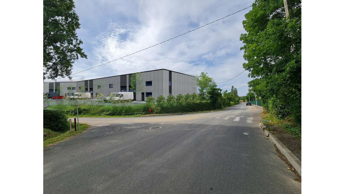 Local d'activité dès 135m² à vendre à Quincieux