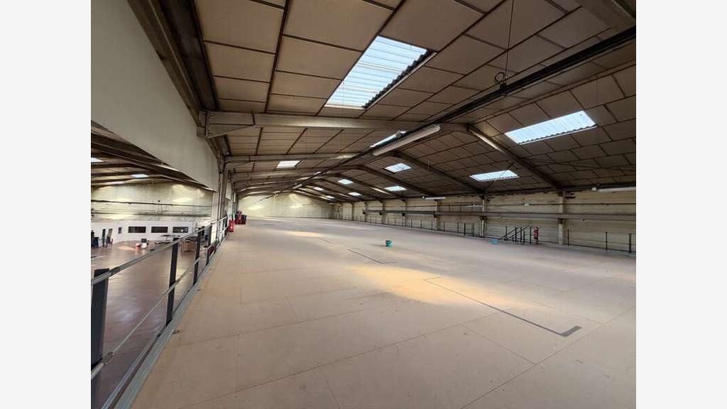 Rillieux-la-Pape - Locaux d'activités / showroom /