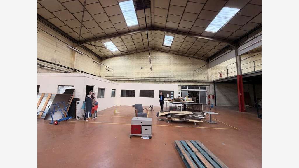 Rillieux-la-Pape - Locaux d'activités / showroom /