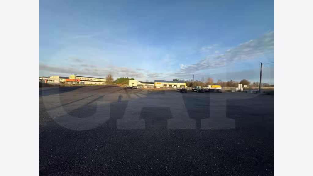 Vente bâtiment stockage bureaux 2520m² Romagné