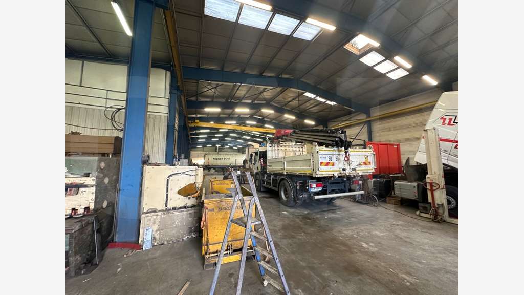 Vente bâtiment stockage bureaux 2520m² Romagné