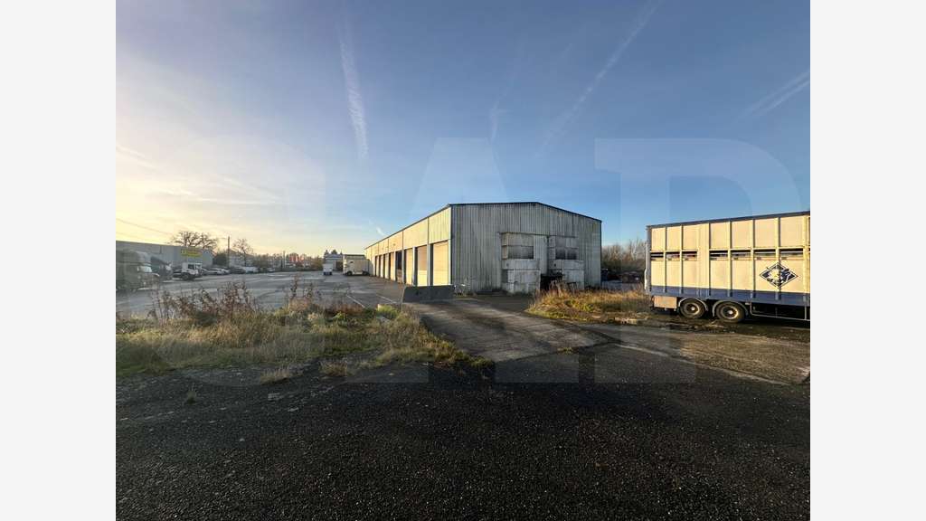 Vente bâtiment stockage bureaux 2520m² Romagné