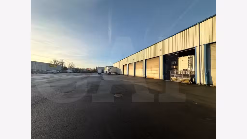 Vente bâtiment stockage bureaux 2520m² Romagné