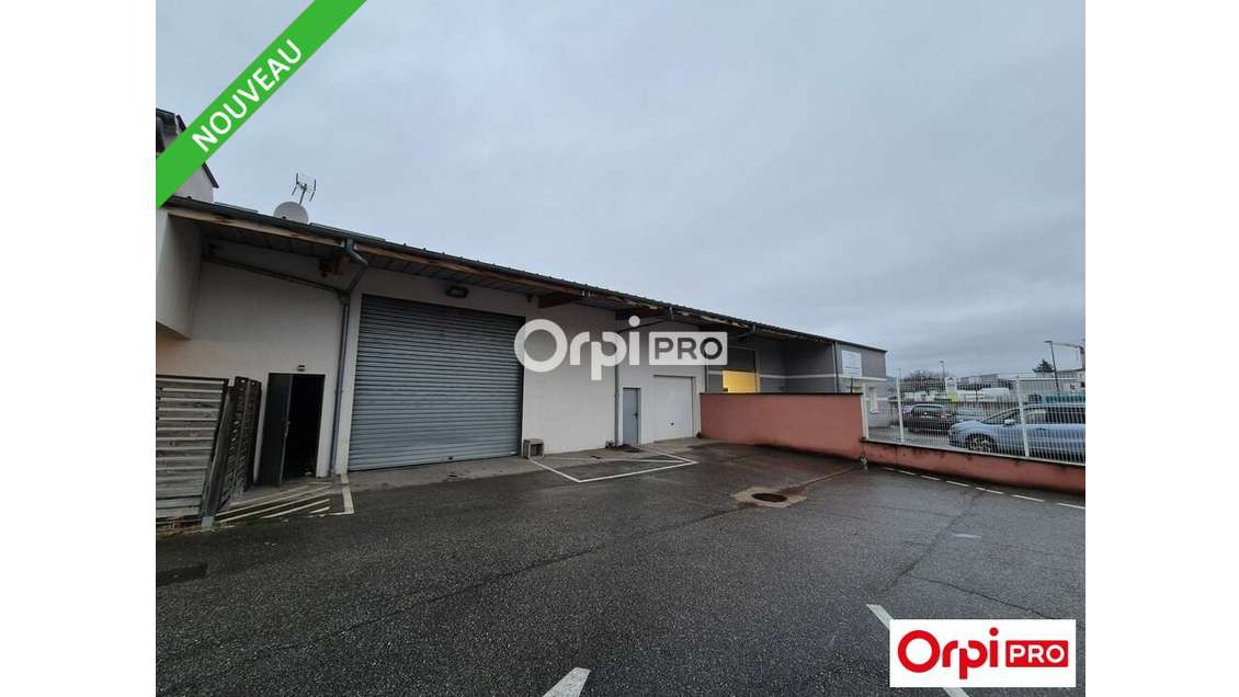 Local d'activité à vendre 730m² à Mours 