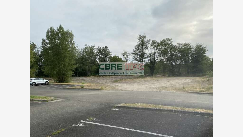Vente entrepôt bureau de 1270m² en zac Saint Avit