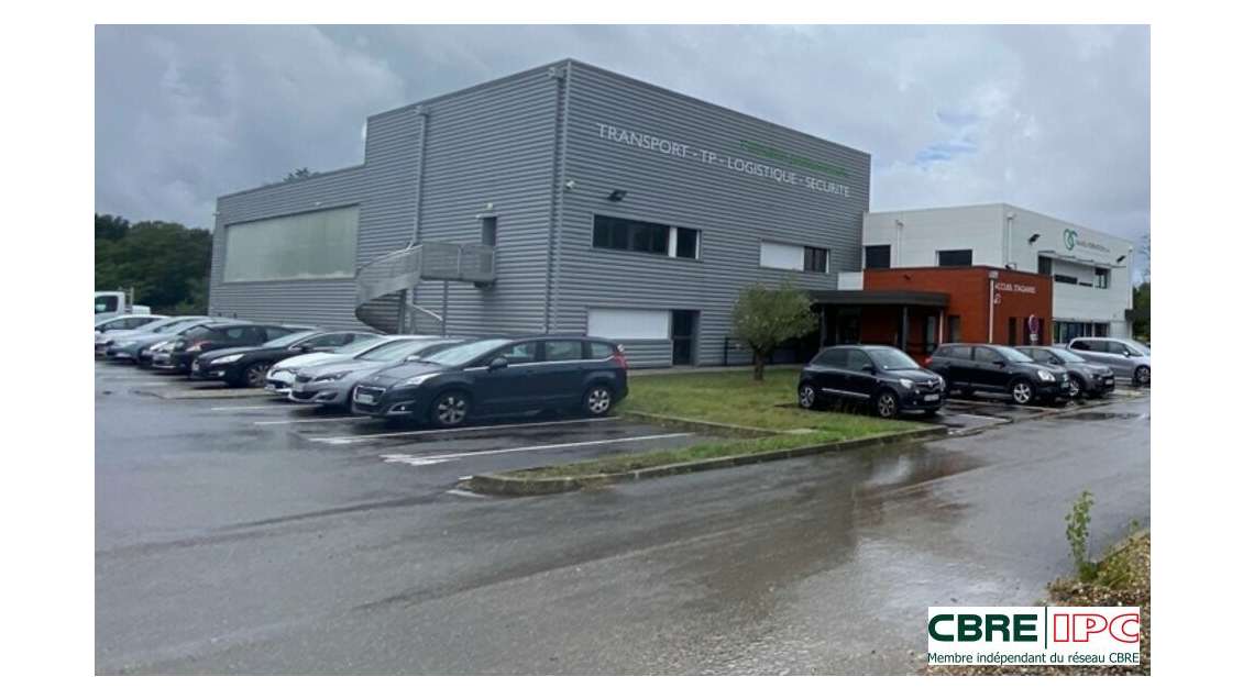 Vente entrepôt bureau de 1270m² en zac Saint Avit