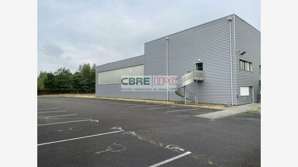 Vente entrepôt bureau de 1270m² en zac Saint Avit