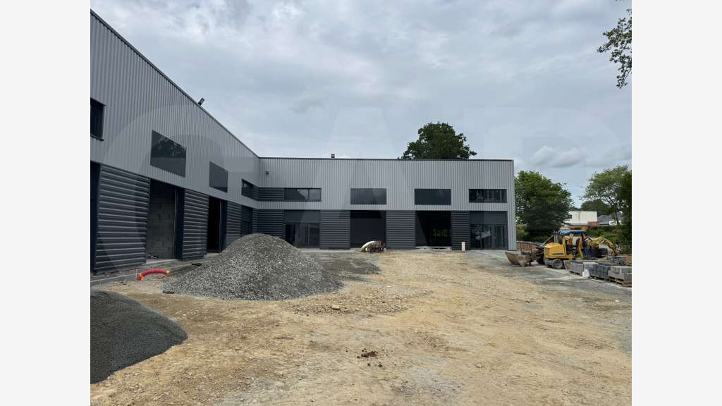 A vendre cellules 272m² axe Rennes Fougères