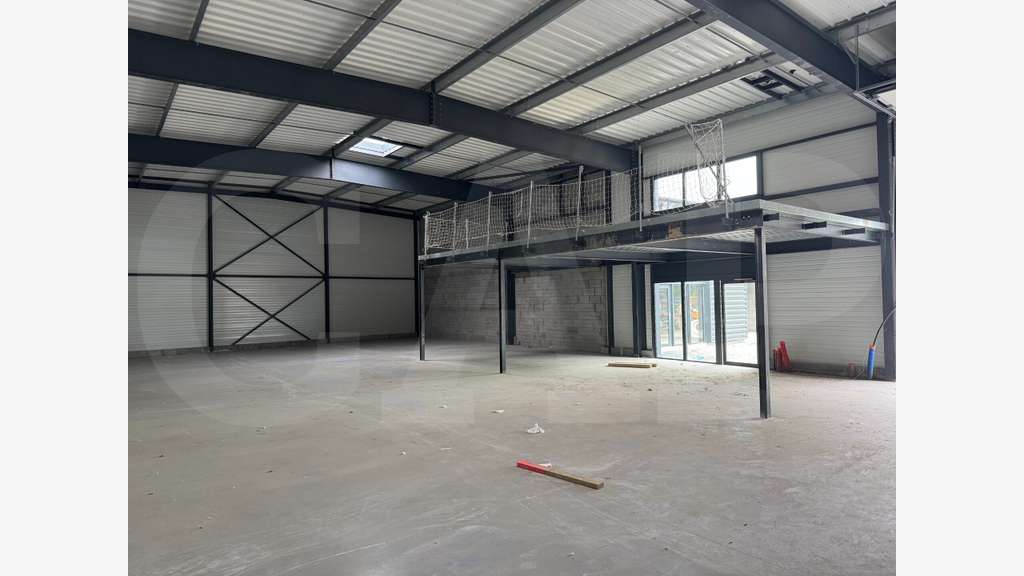 A vendre cellules 272m² axe Rennes Fougères