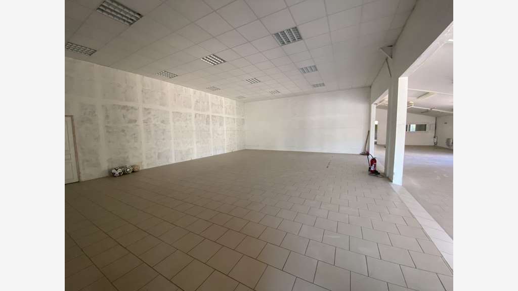 Entrepôt de 770m² à vendre Saint Aubin sur Gaillon