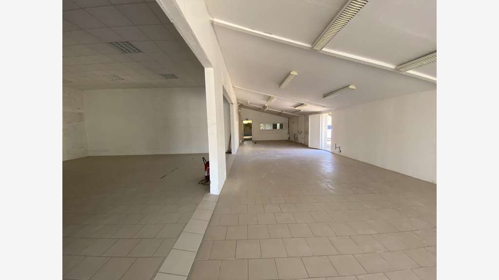 Entrepôt de 770m² à vendre Saint Aubin sur Gaillon