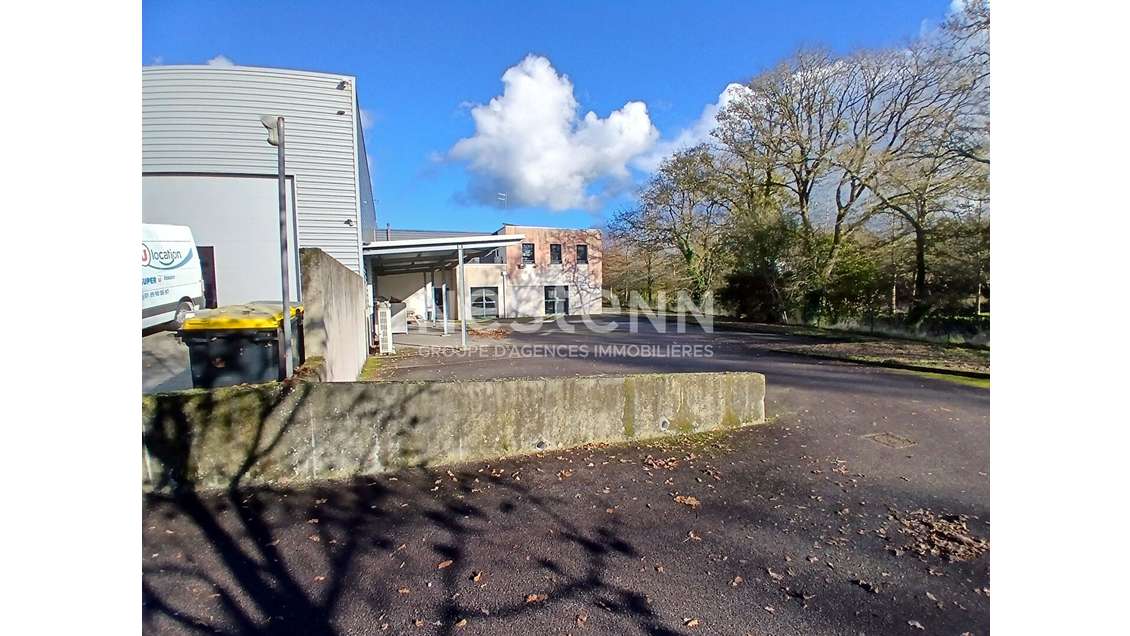 A vendre local d'activité 1500m² en ZA sur Vannes