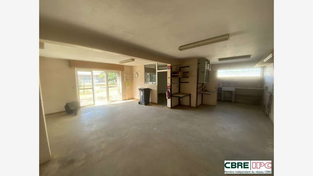 Vente local d'activités 282m² à Saint-Avit