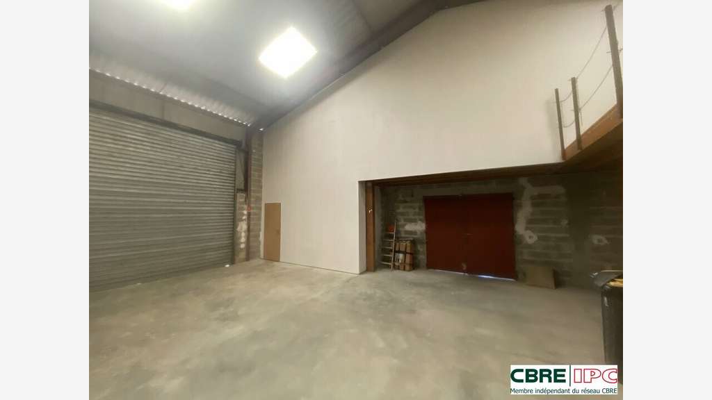 Vente local d'activités 282m² à Saint-Avit