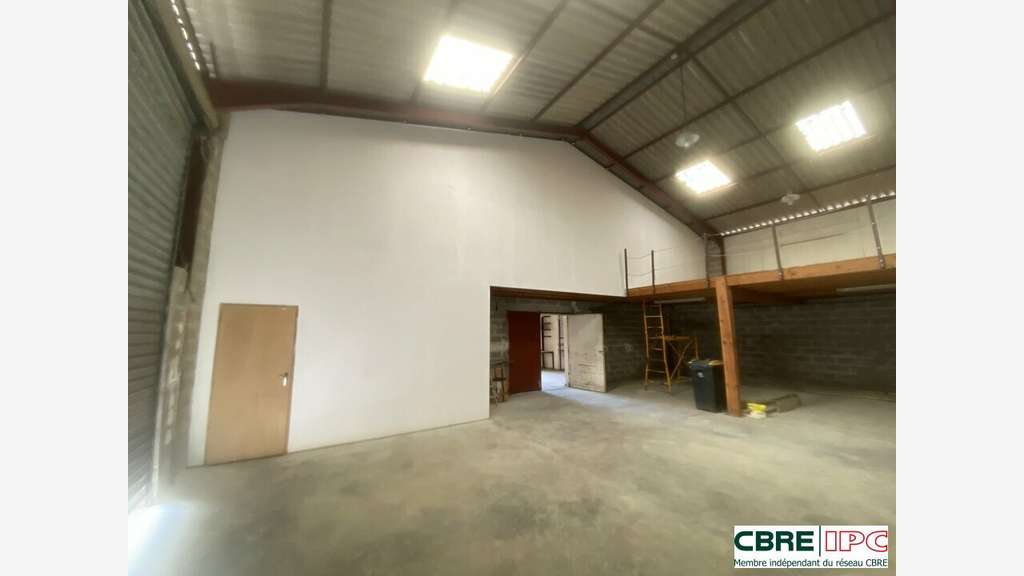 Vente local d'activités 282m² à Saint-Avit