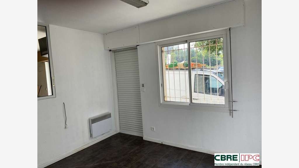 Vente local d'activités 282m² à Saint-Avit