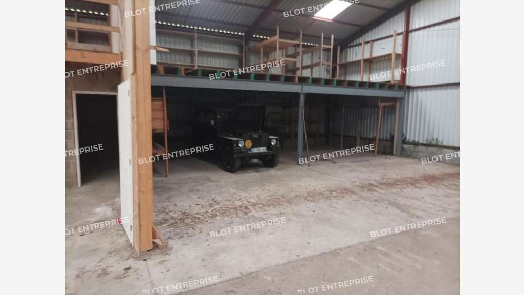 À VENDRE - LOCAL D'ACTIVITES 950 M² - ST BARNABE