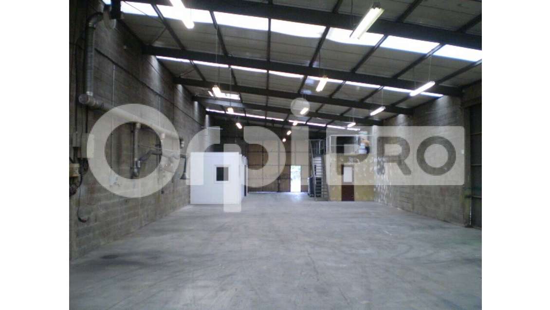 Cède local d'activité 500m² Saint-Brice-Courcelles