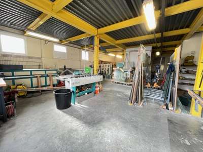 Vente atelier dépot bureau 282m² à Saint Etienne