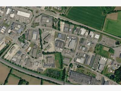 Local d'activité 359m² à vendre à Saint-Évarzec