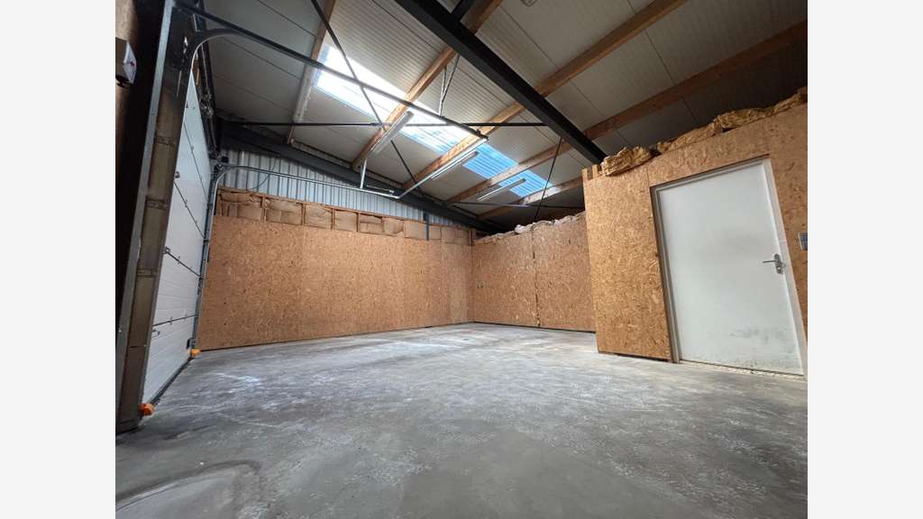 Local d'activité 143m² terrain 1400m² Quimper Sud