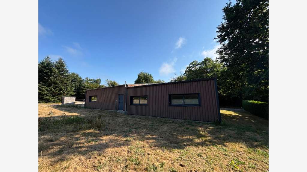 Local d'activité 143m² terrain 1400m² Quimper Sud