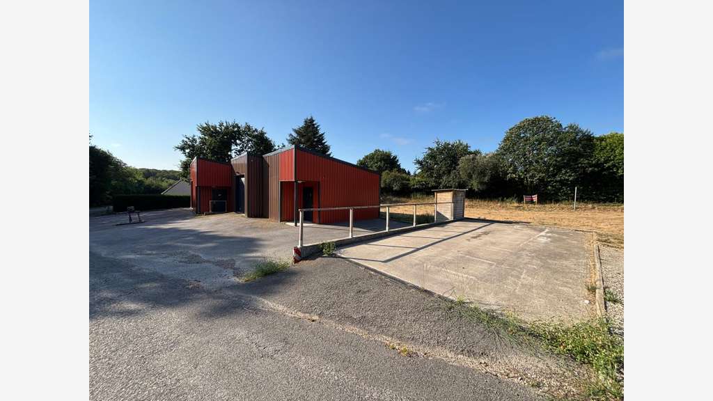 Local d'activité 143m² terrain 1400m² Quimper Sud