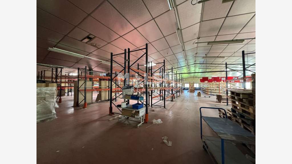 A vendre local industriel 2848m² à Saint-Galmier