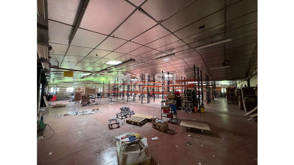 A vendre local industriel 2848m² à Saint-Galmier