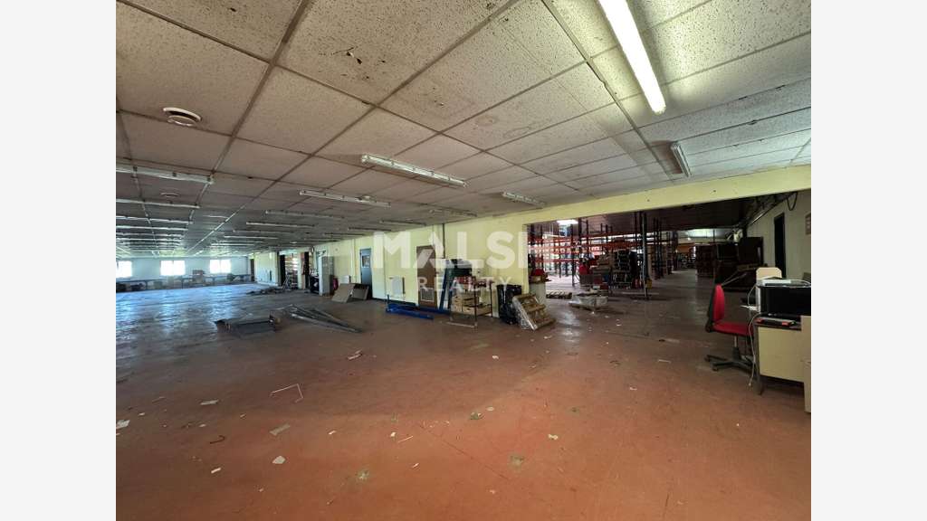 A vendre local industriel 2848m² à Saint-Galmier