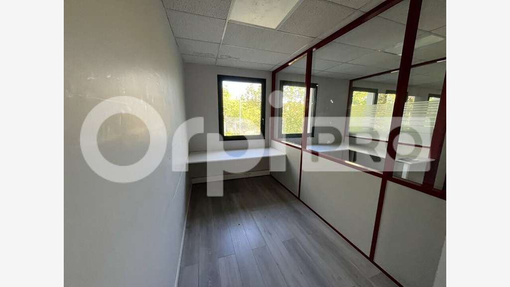 A vendre bureaux à St-Genis-Laval Villa Mercedes