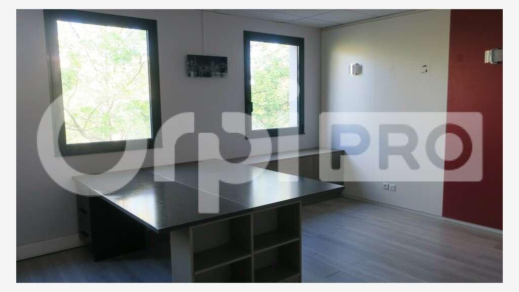 A vendre bureaux à St-Genis-Laval Villa Mercedes