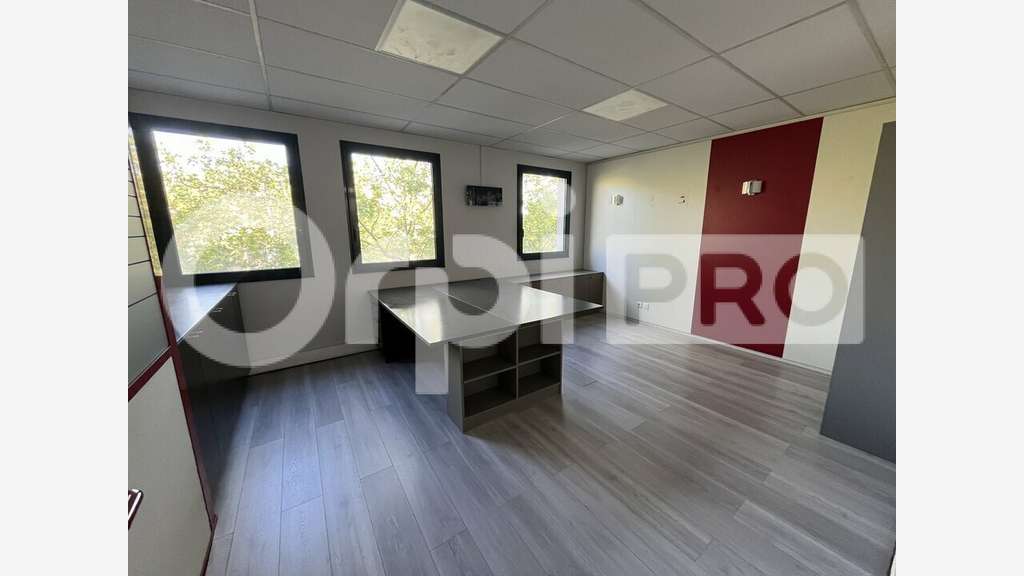 A vendre bureaux à St-Genis-Laval Villa Mercedes