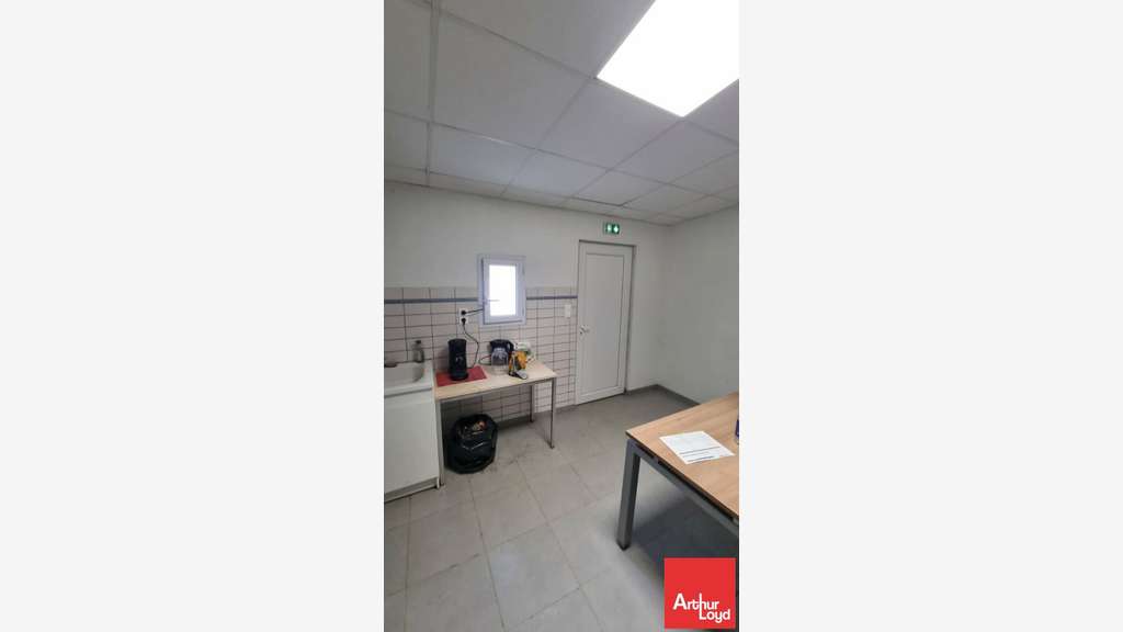 AV local 109m² à Saint-Georges-lès-Baillargeaux