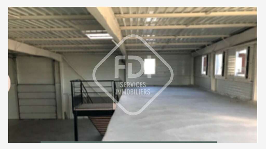 Vente local activité 255m² à St Georges d'Orques