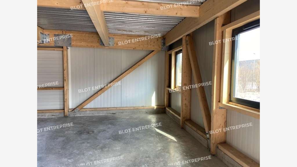 A vendre cellule d'activités 274m² à Saint Gilles
