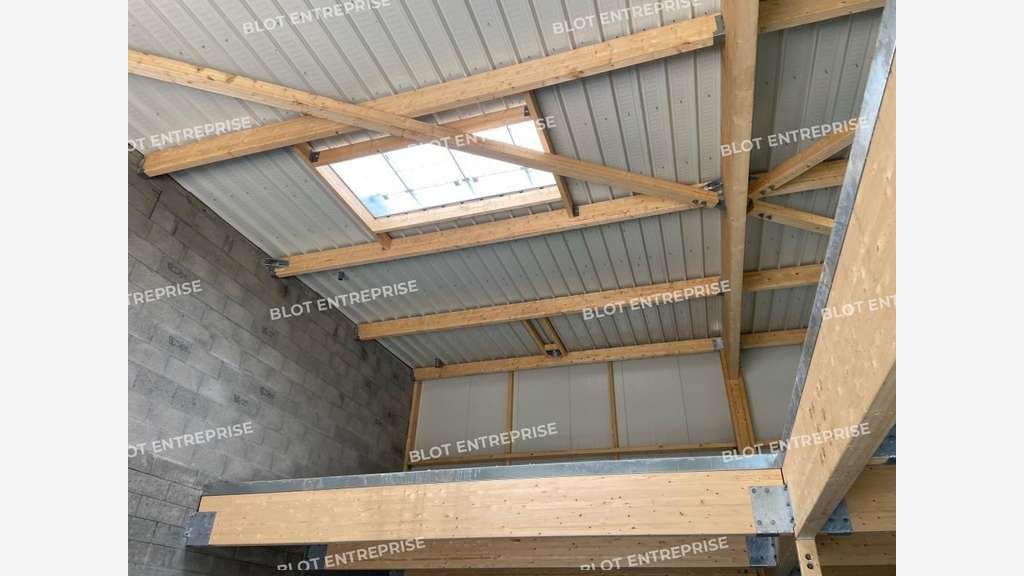 A vendre cellule d'activités 274m² à Saint Gilles