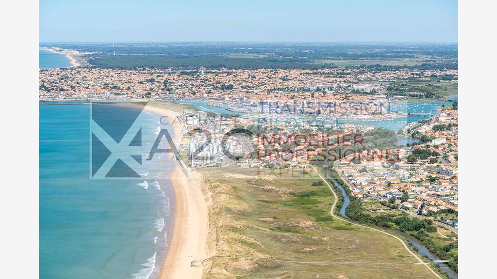 À VENDRE LOCAL DACTIVITÉ / COMMERCIAL DE 663 M² SA