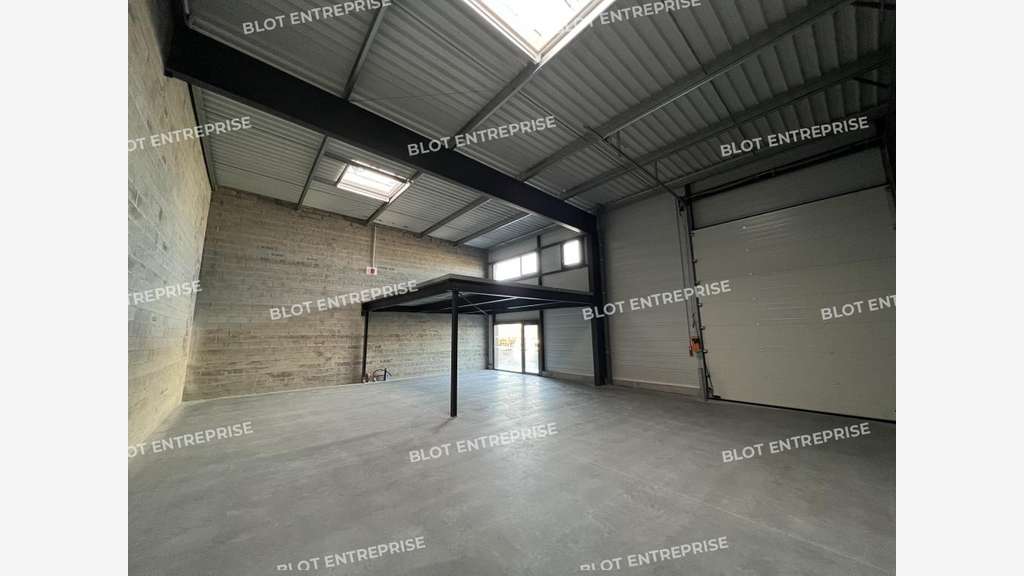 AV cellule d'activités 174m² Saint-Jean-de-Boiseau