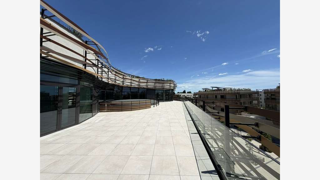 Vente local pro 644m² R+2 à St Jean de Védas