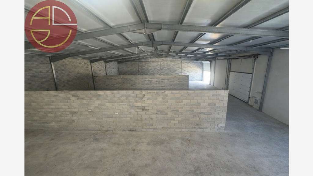 A vendre entrepôt 871m² terrain 3070m² à St Jory