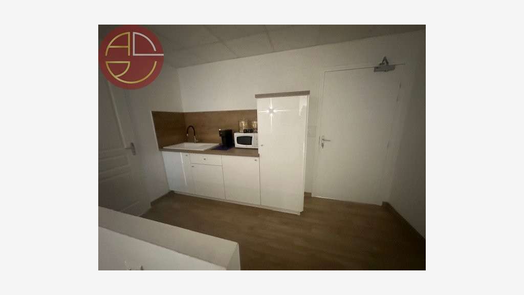 A vendre entrepôt 871m² terrain 3070m² à St Jory