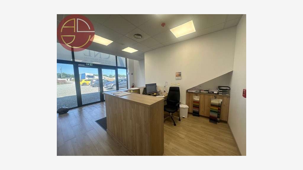 A vendre entrepôt 871m² terrain 3070m² à St Jory