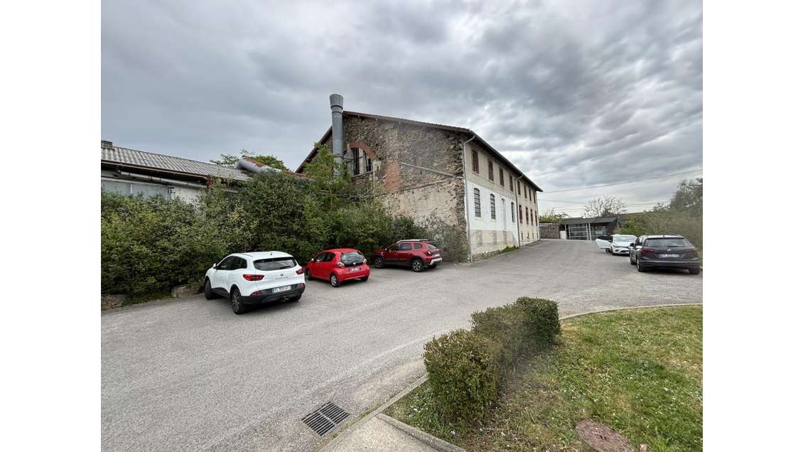 Cède immeuble de 2412m² à Saint Junien centre