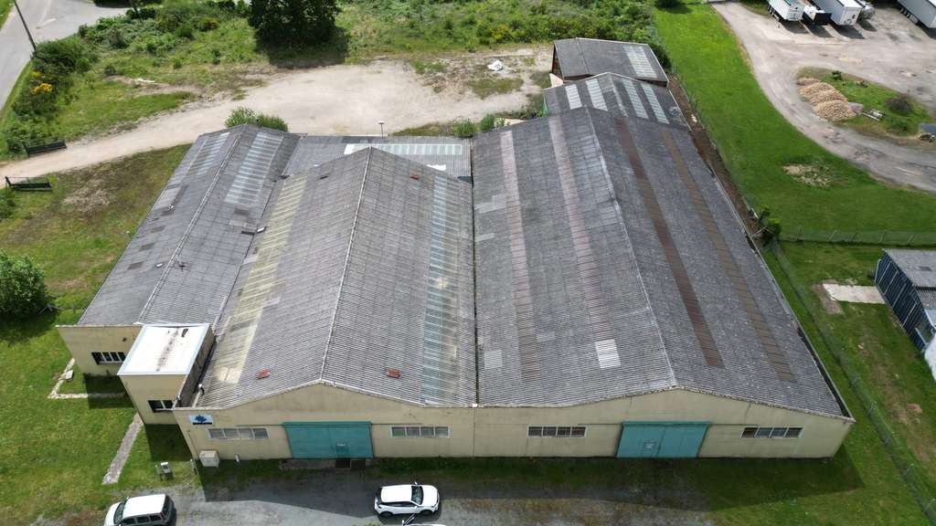 AV Bâtiment de 2596m² à St-Lubin-des-Joncherets