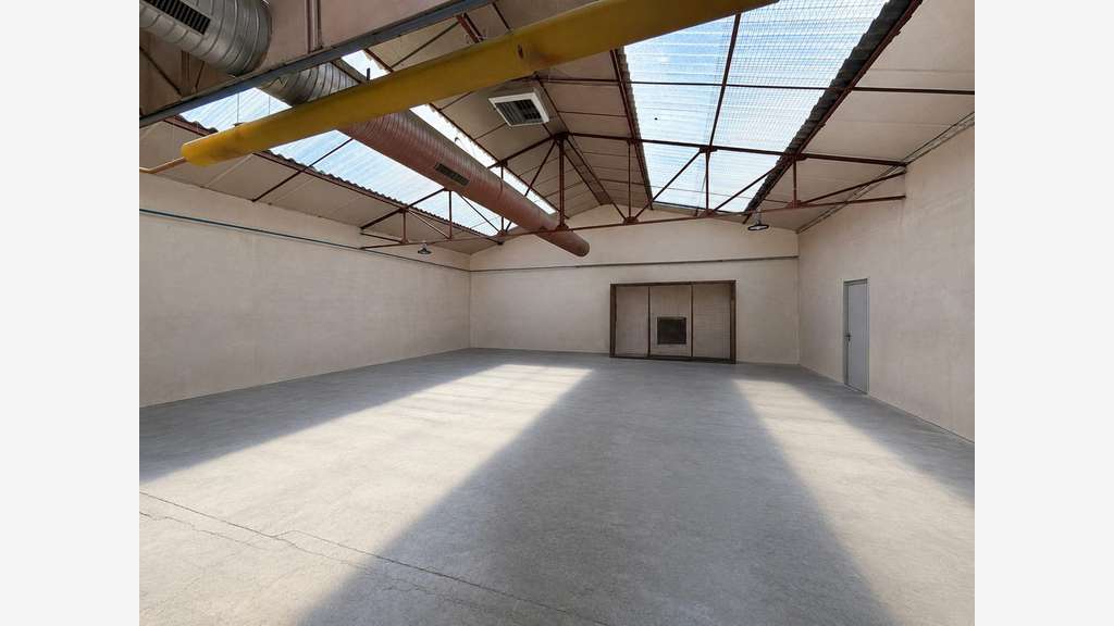 AV Bâtiment de 2596m² à St-Lubin-des-Joncherets