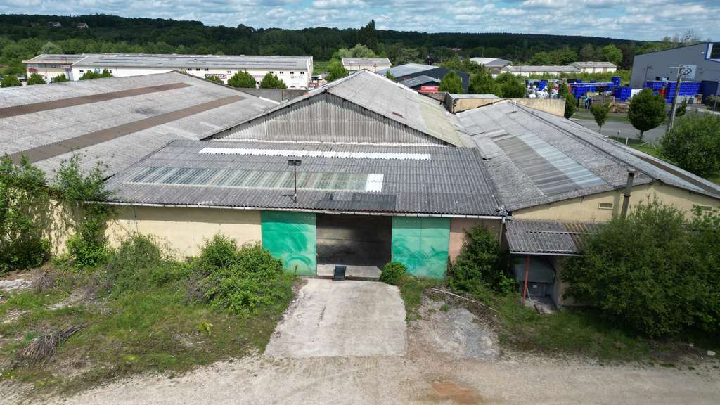 AV Bâtiment de 2596m² à St-Lubin-des-Joncherets